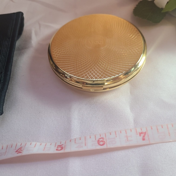 Vtg Vicci Gold Compact 💛🌴 - Picture 3 of 7